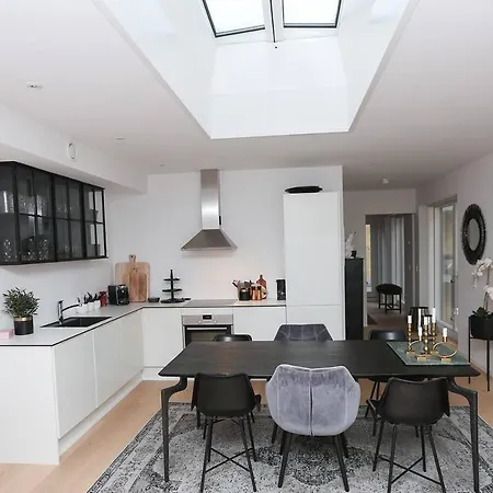 Apartment Classy Elegant With Private Terrace