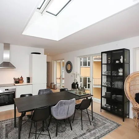 Apartment Classy Elegant With Private Terrace