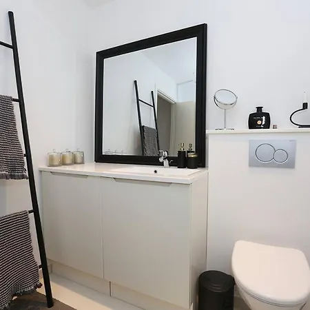 Classy Elegant With Private Terrace Apartment *